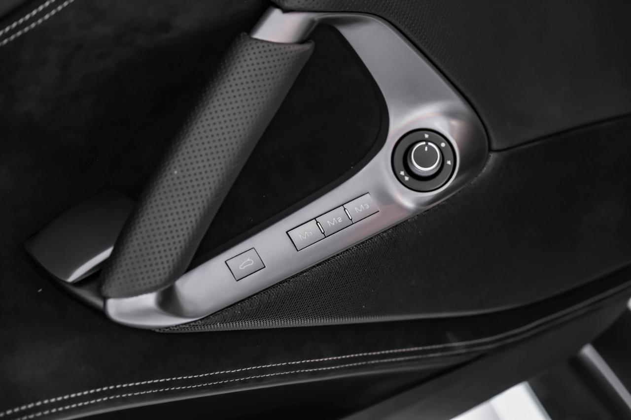 Ferrari 812 photo 58