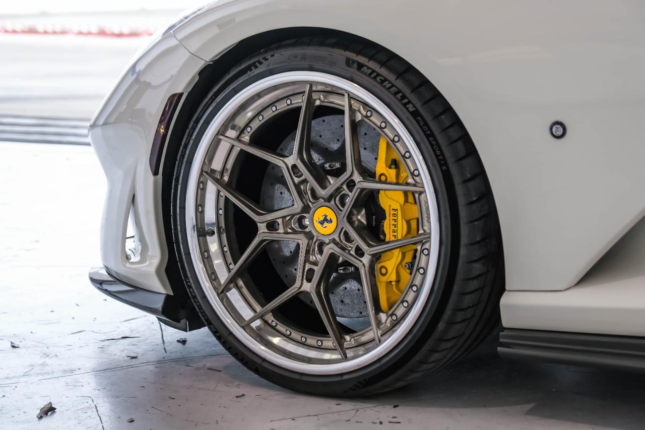 Ferrari 812 photo 80
