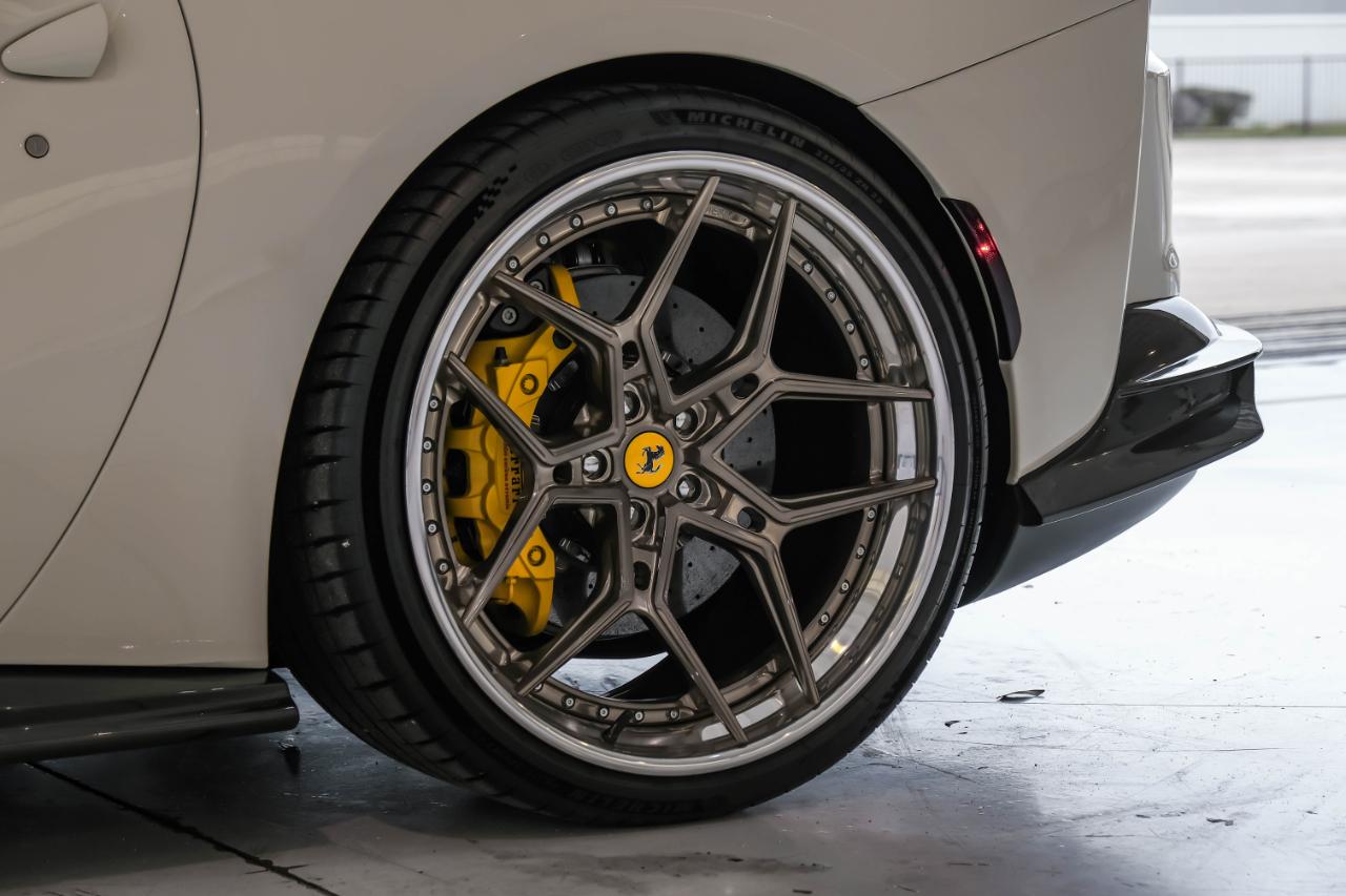 Ferrari 812 photo 81