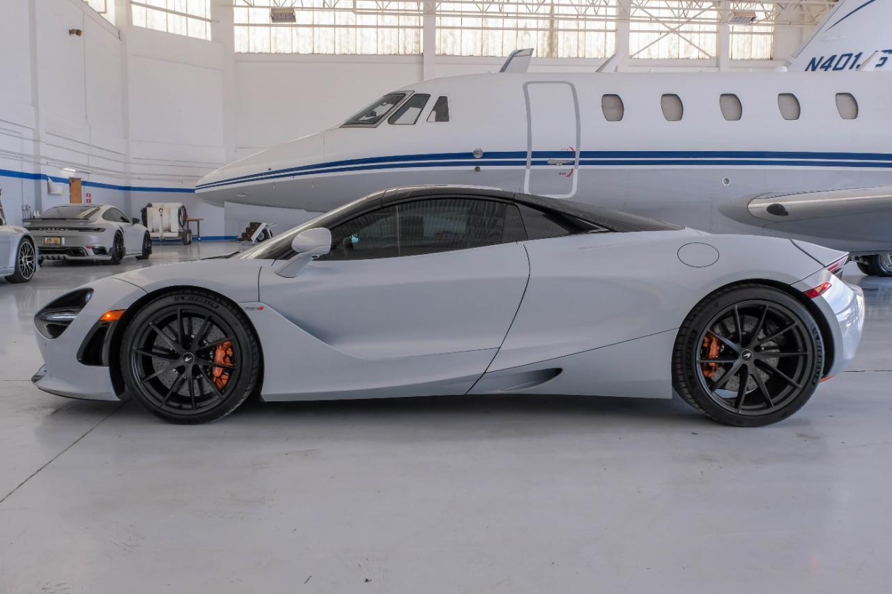McLaren 720S photo 22