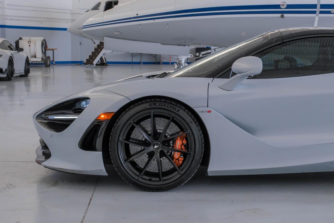 McLaren 720S photo 25