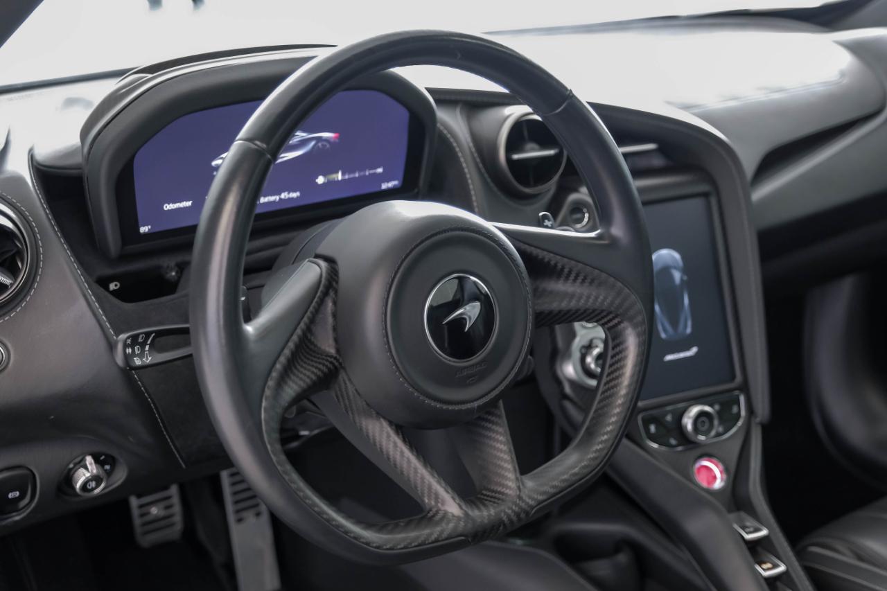 McLaren 720S photo 30
