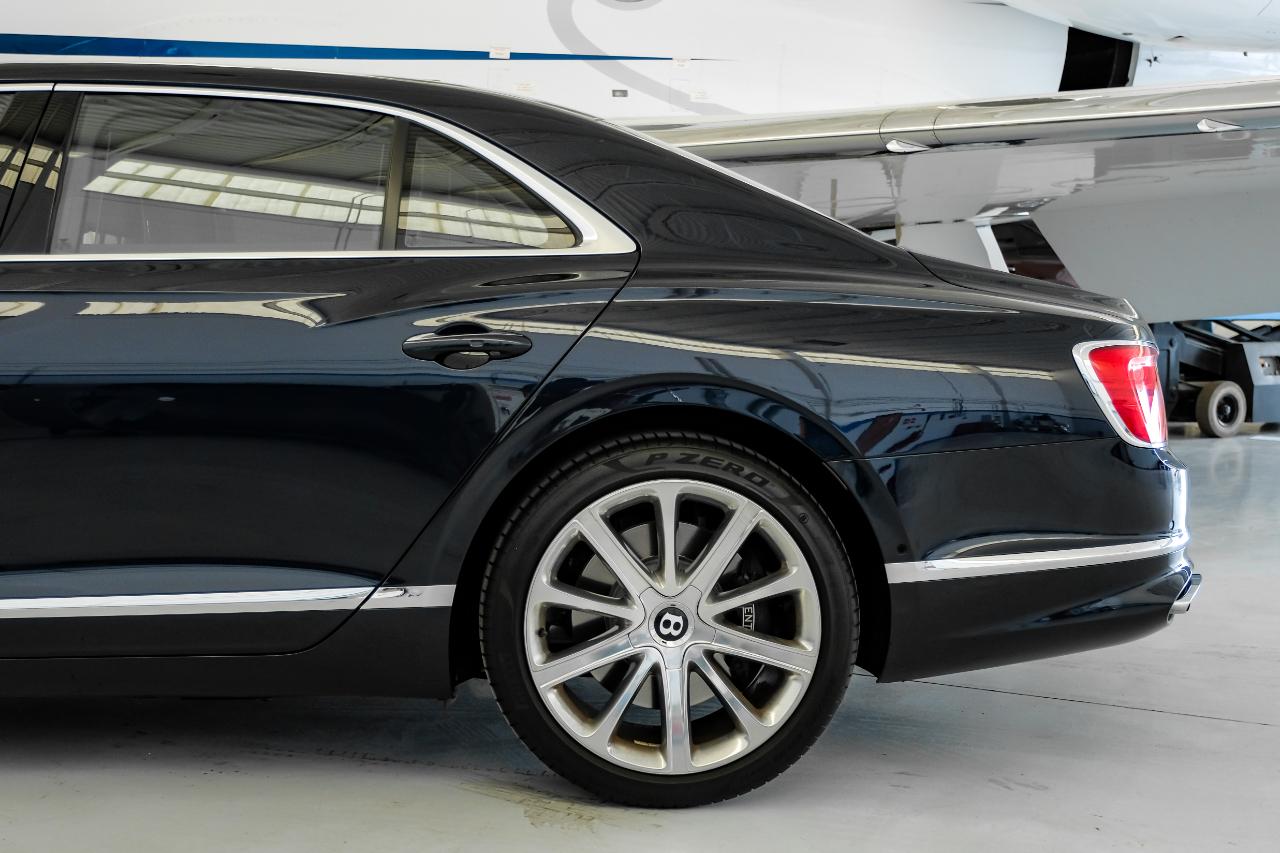 Bentley Flying Spur photo 17