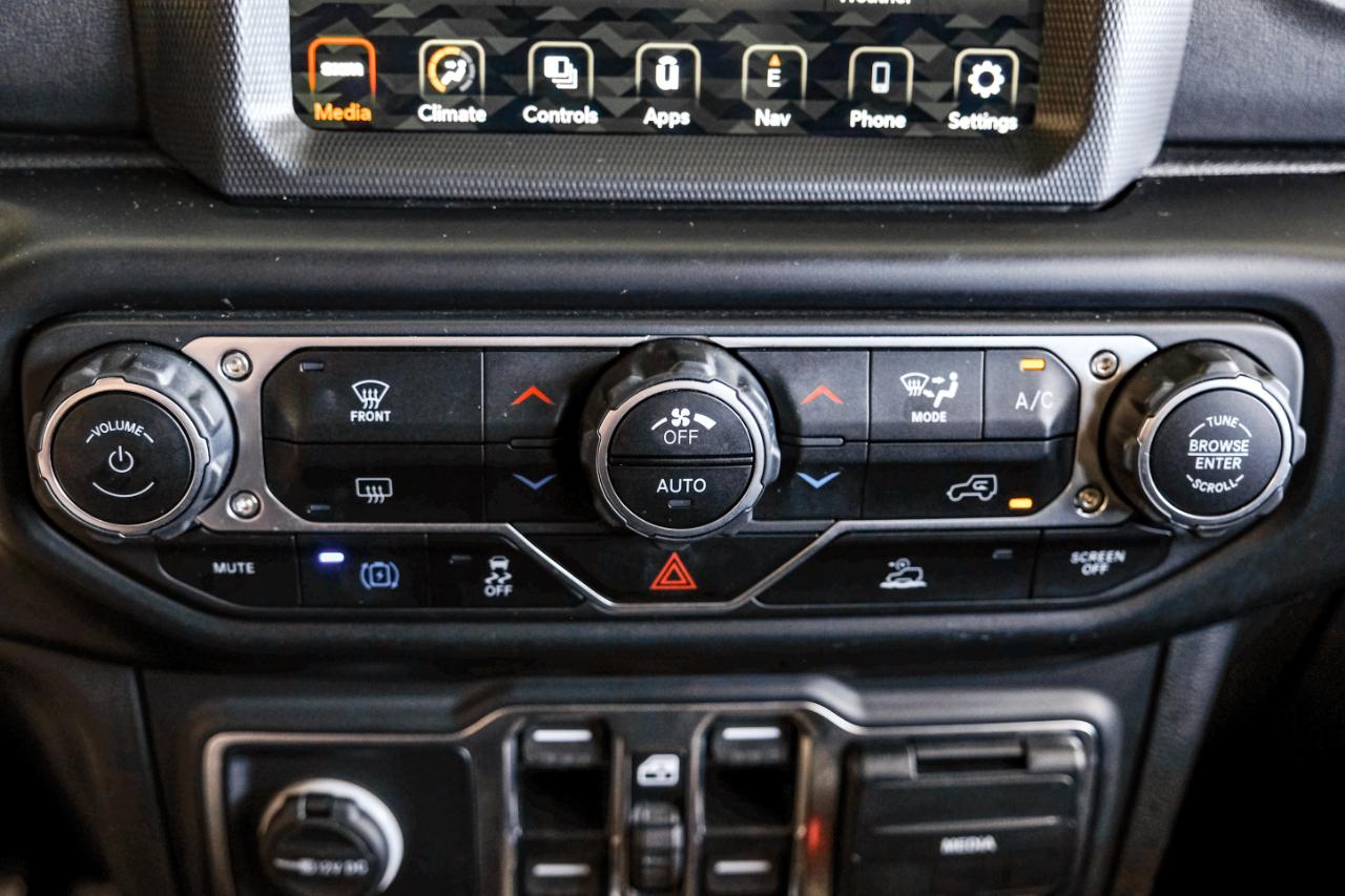 Jeep Wrangler photo 32