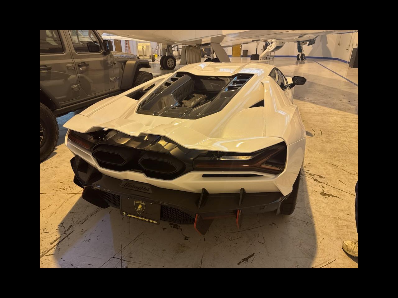 Lamborghini Revuelto photo 5