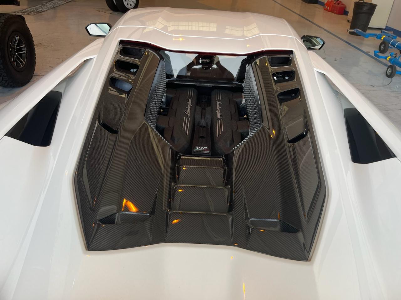 Lamborghini Revuelto photo 6