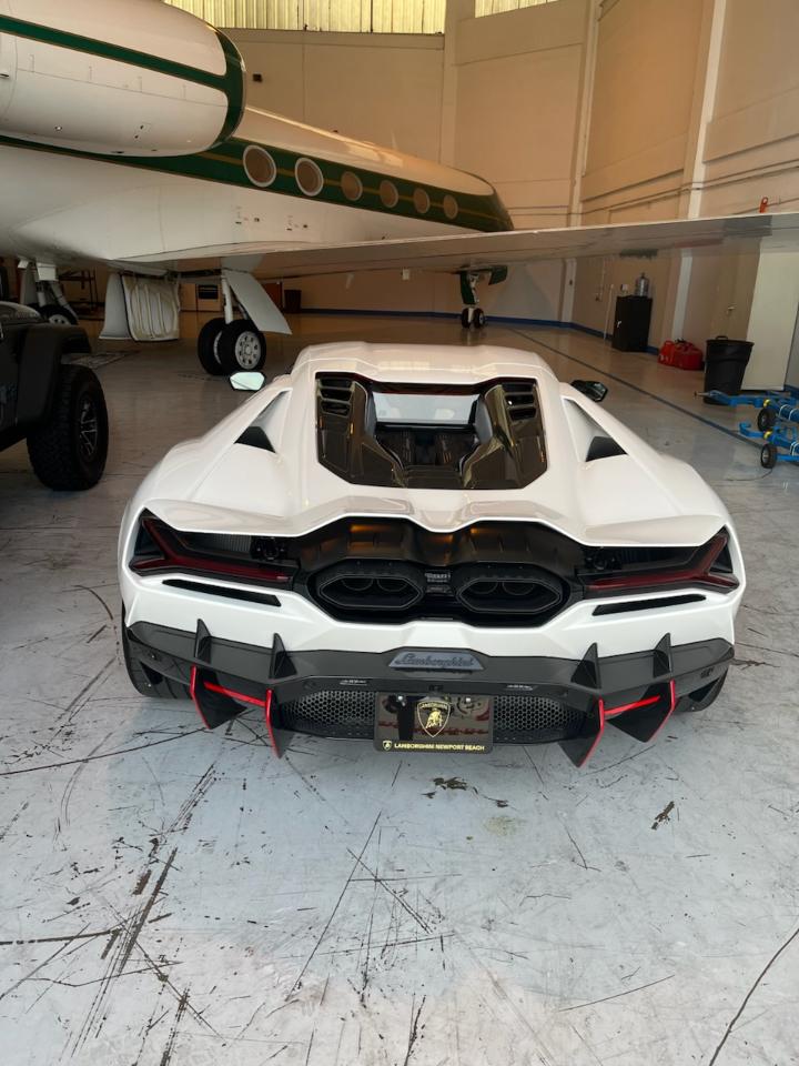 Lamborghini Revuelto photo 4