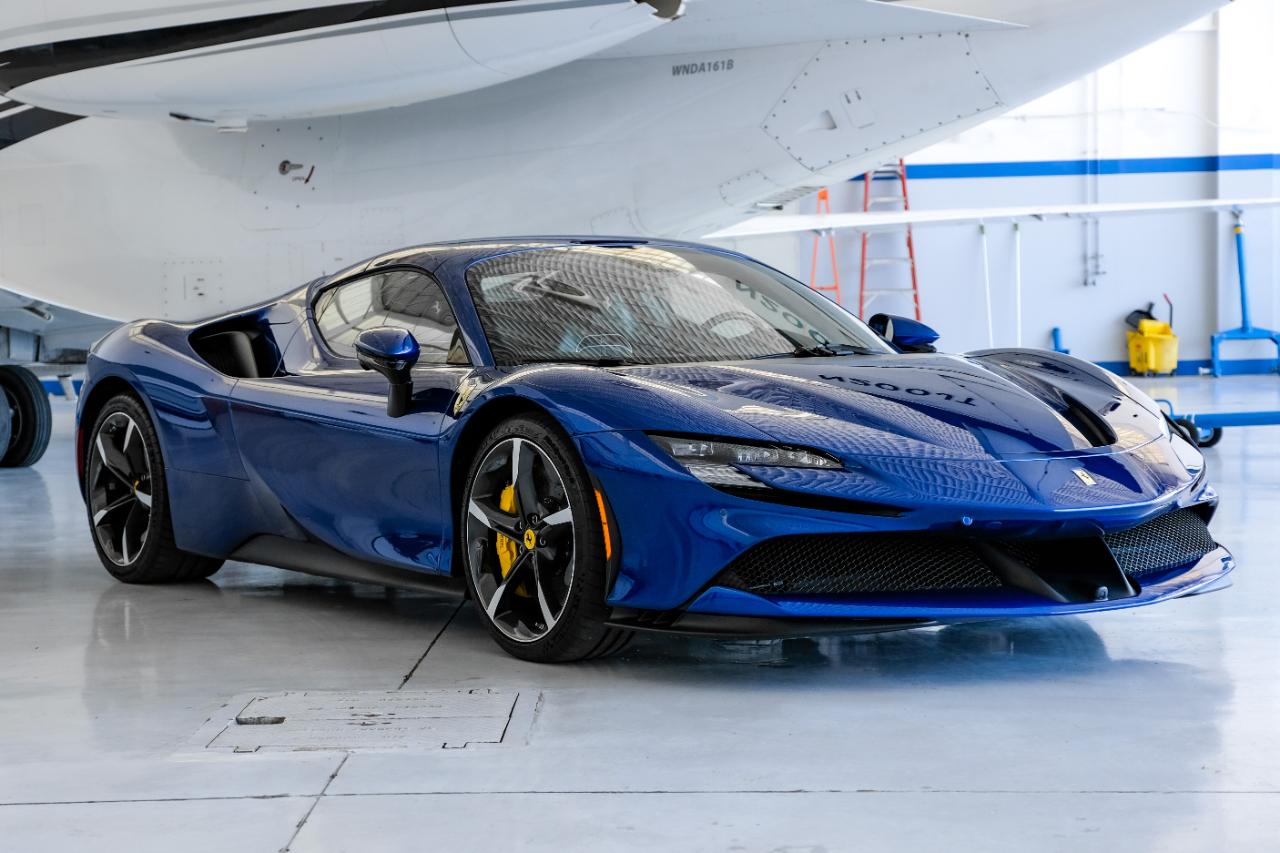 Ferrari SF90 photo 2