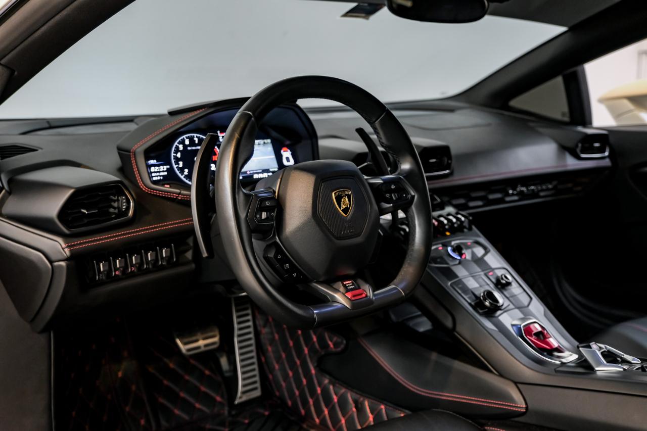 Lamborghini Huracan photo 3