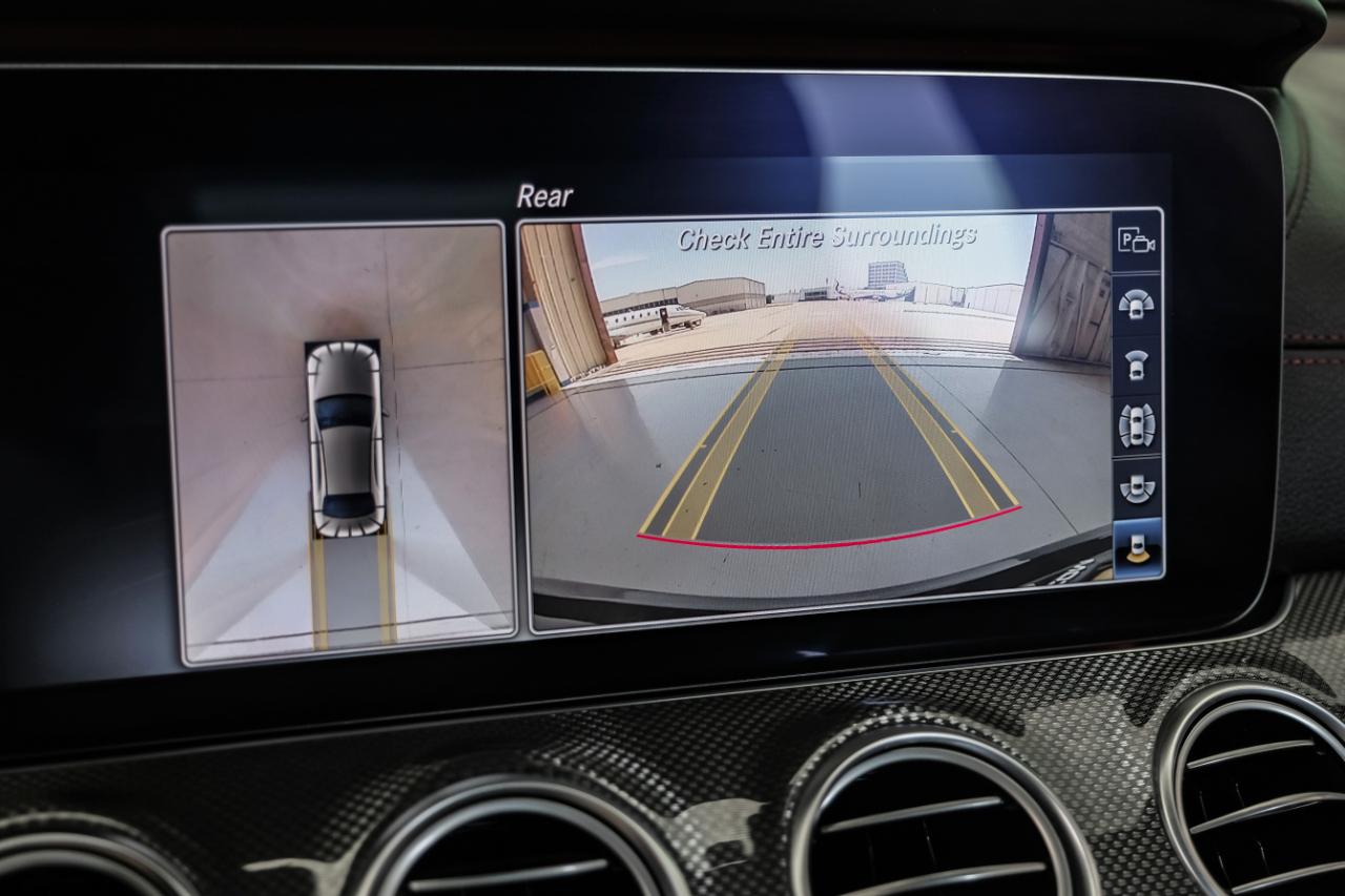 Mercedes-Benz E-Class photo 26