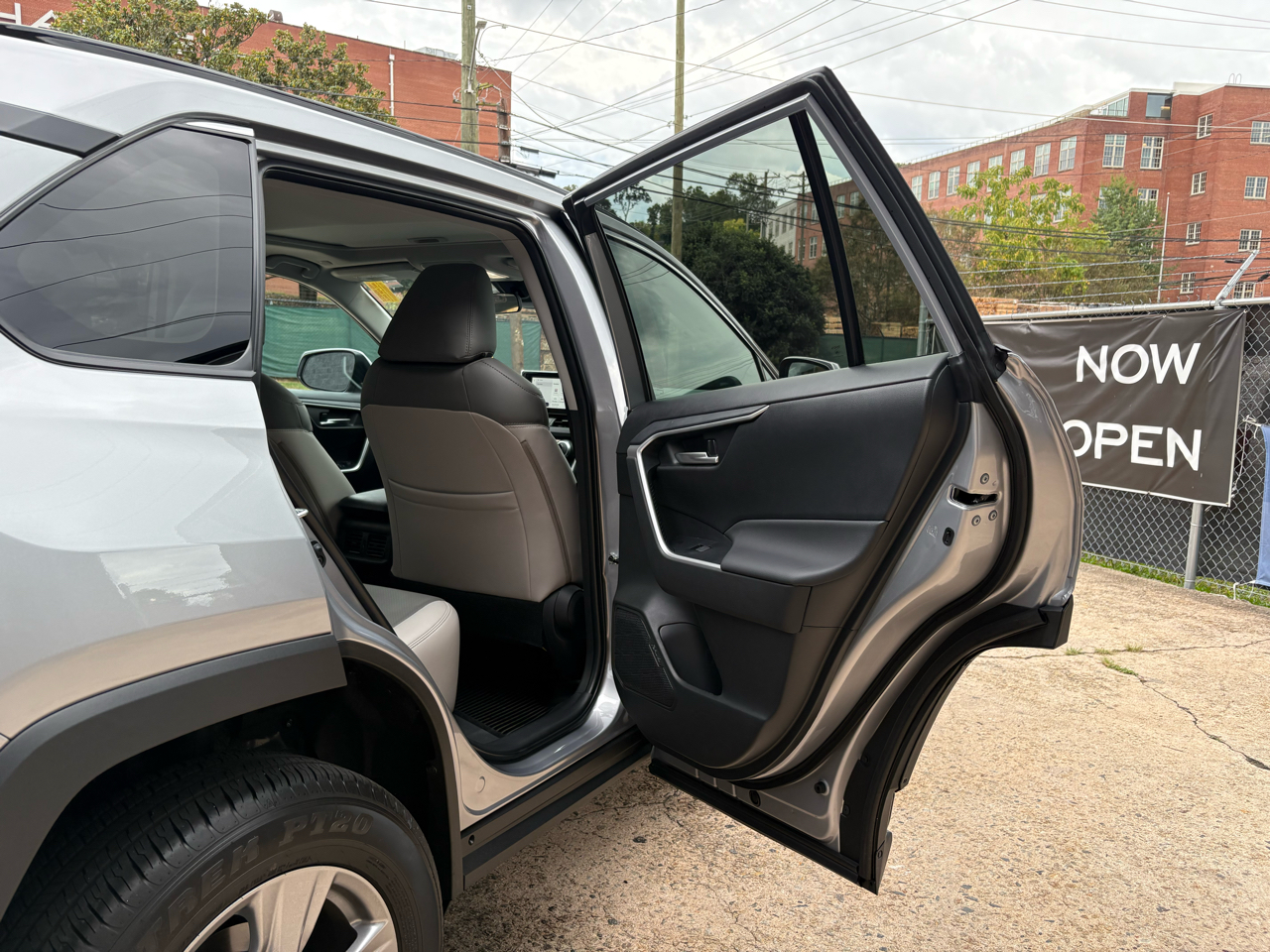 Toyota RAV4 XLE 2025 Toyota RAV4 XLE 2025