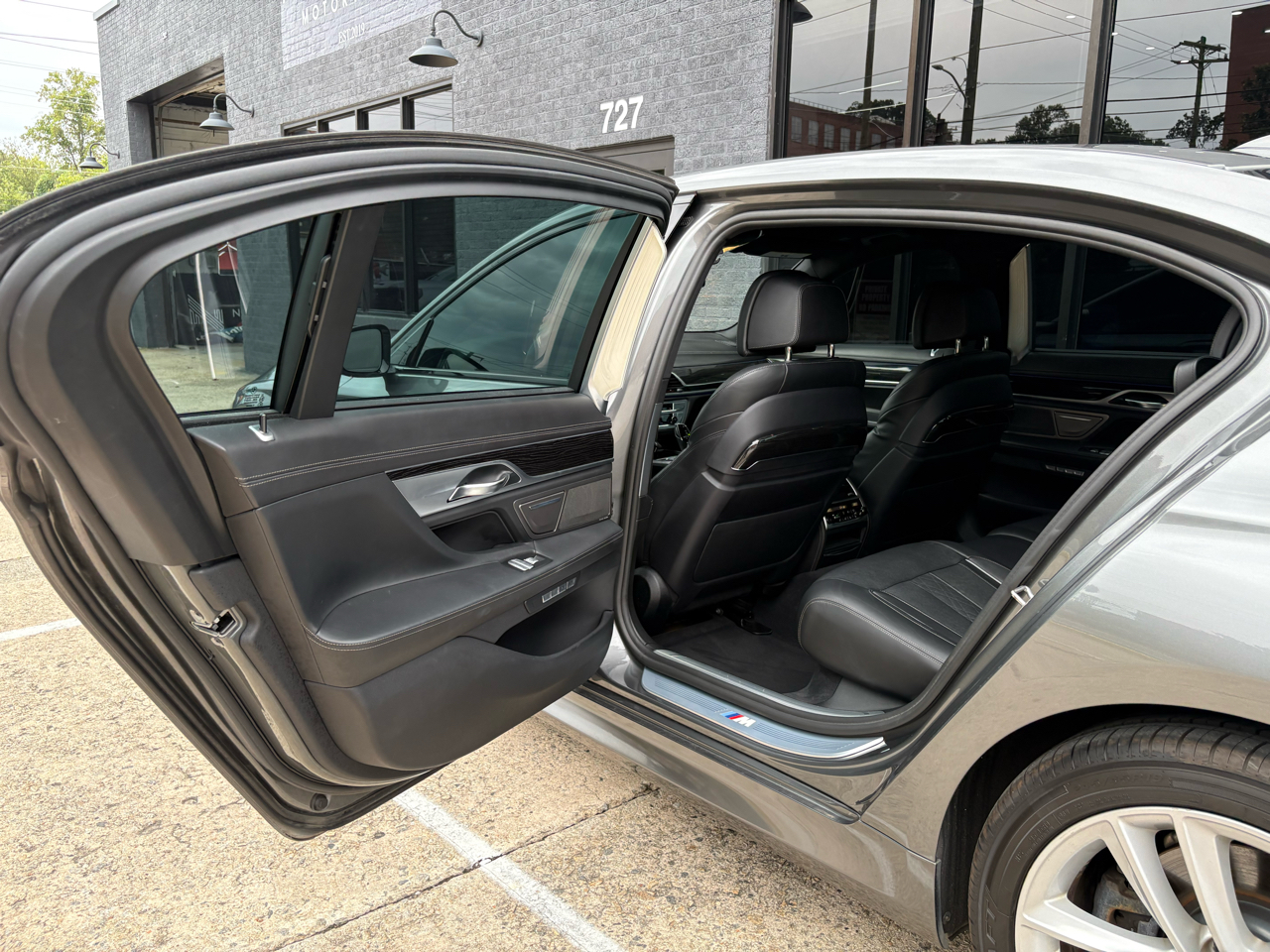 BMW 7-Series 750i xDrive 2017 BMW 7-Series 750i xDrive 2017