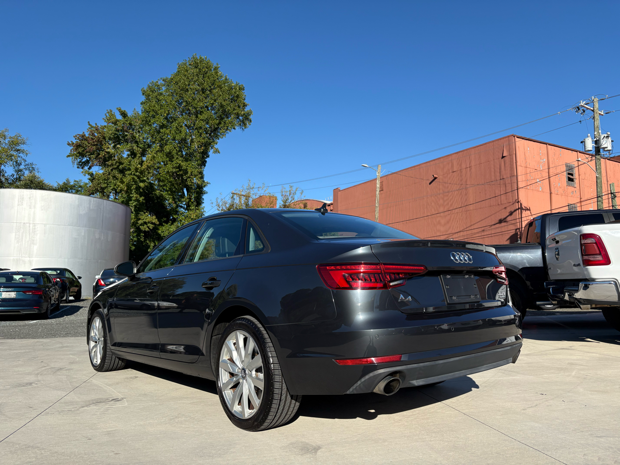 Audi A4 2.0T Premium quattro Sedan 2017 Audi A4 2.0T Premium quattro Sedan 2017