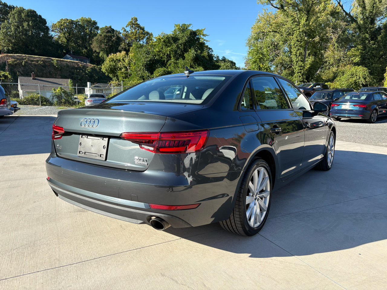 Audi A4 2.0T Premium quattro Sedan 2017 Audi A4 2.0T Premium quattro Sedan 2017