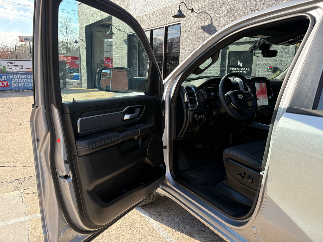 RAM 1500 Big Horn Crew Cab SWB 4WD 2025