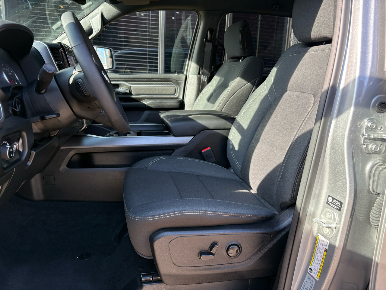 RAM 1500 Big Horn Crew Cab SWB 4WD 2025