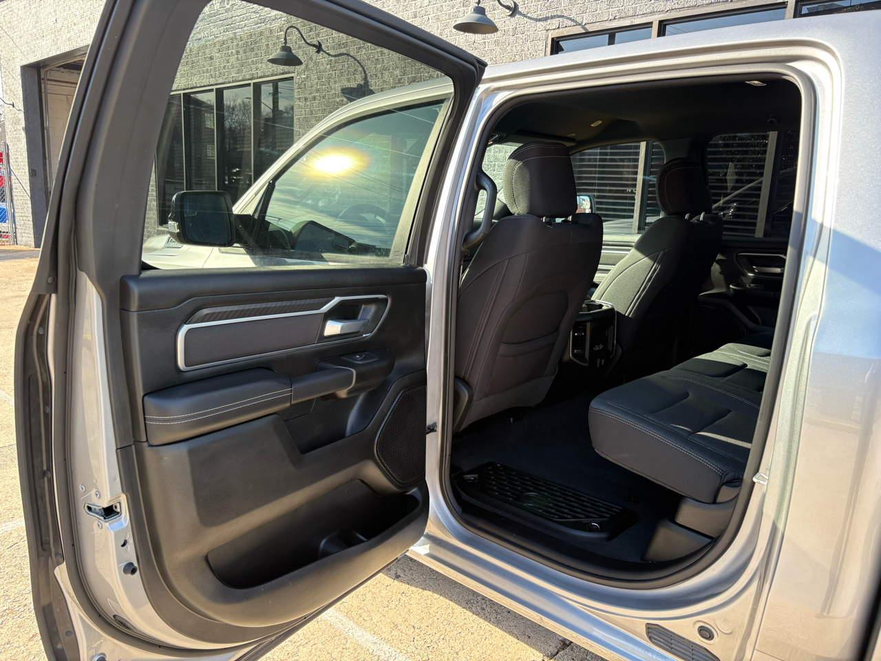 RAM 1500 Big Horn Crew Cab SWB 4WD 2025