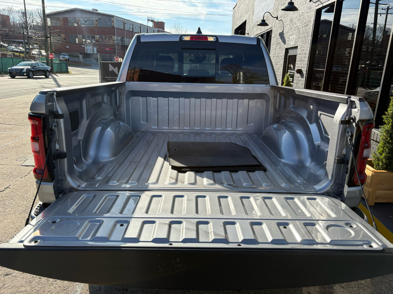 RAM 1500 Big Horn Crew Cab SWB 4WD 2025