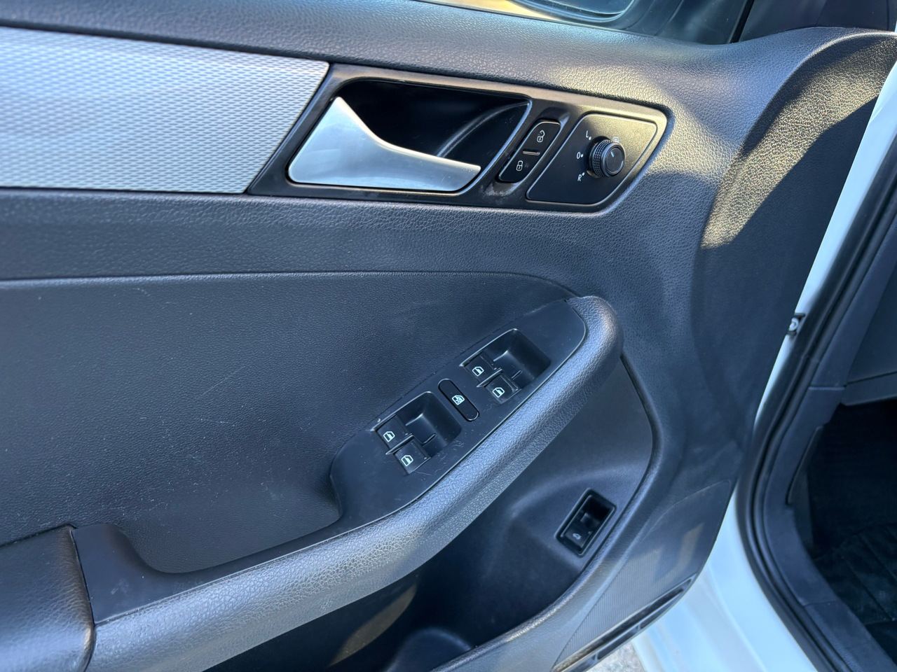 Volkswagen Jetta 1.4T S 6A 2017