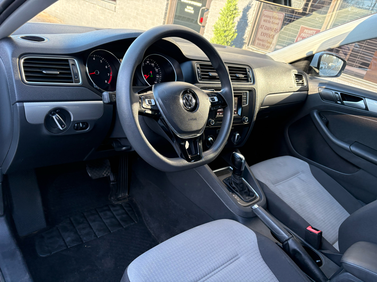 Volkswagen Jetta 1.4T S 6A 2017