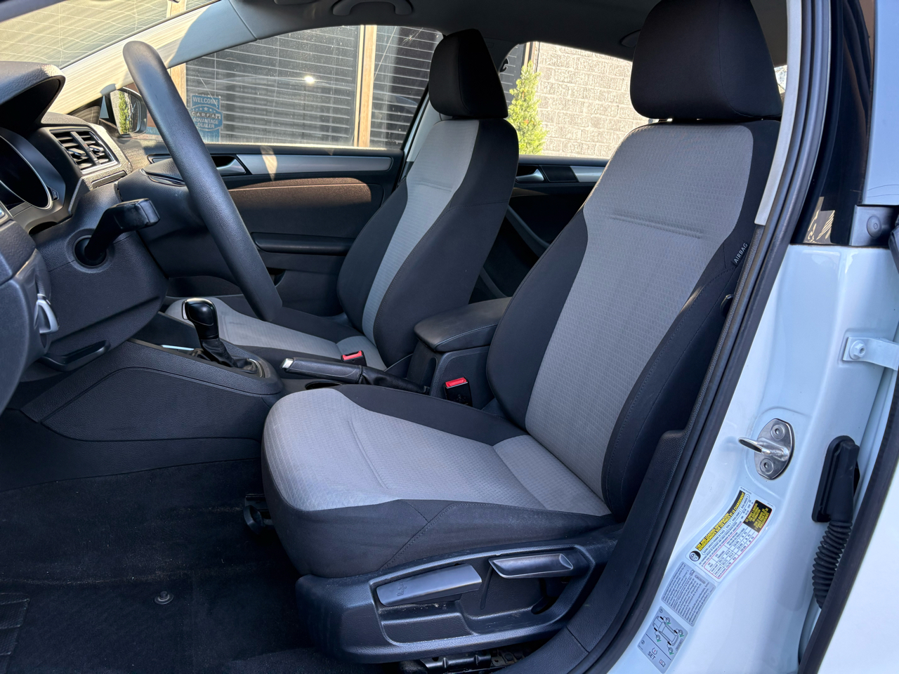 Volkswagen Jetta 1.4T S 6A 2017