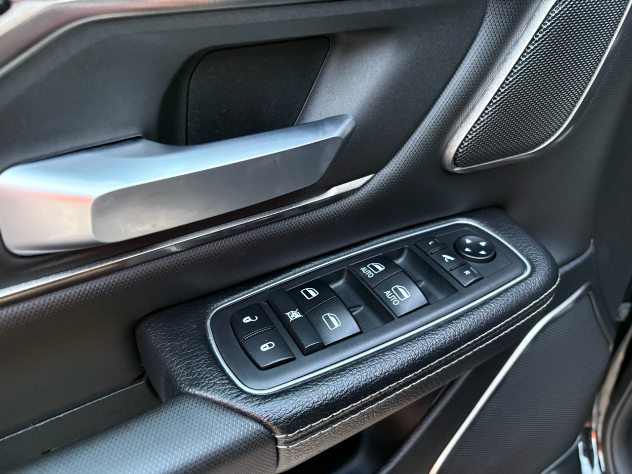 RAM 1500 4WD Crew Cab 140.5" Rebel 2020