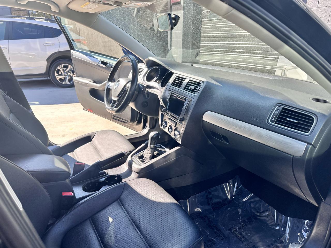 Volkswagen Jetta 1.4T SE 6A 2017