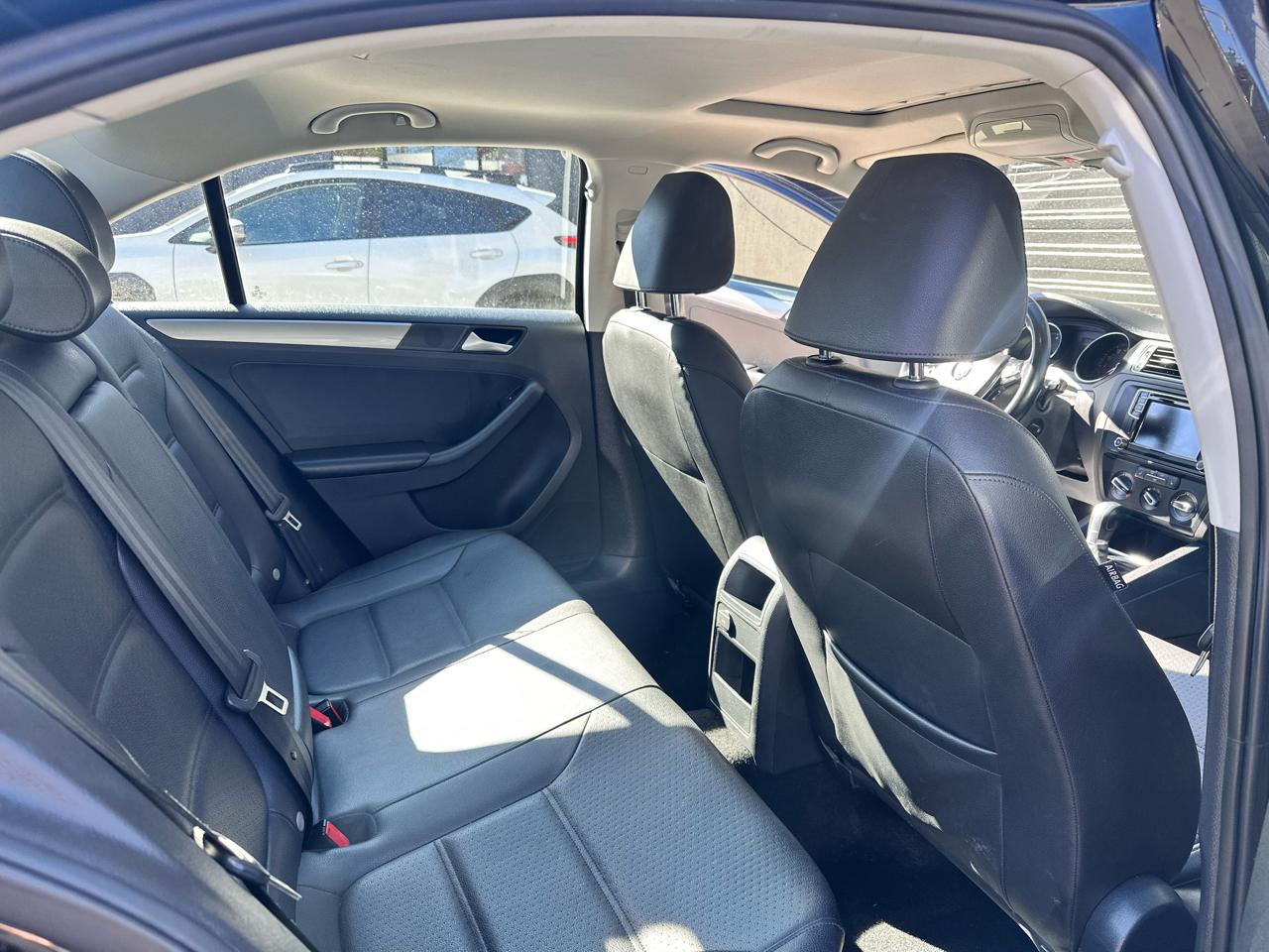 Volkswagen Jetta 1.4T SE 6A 2017