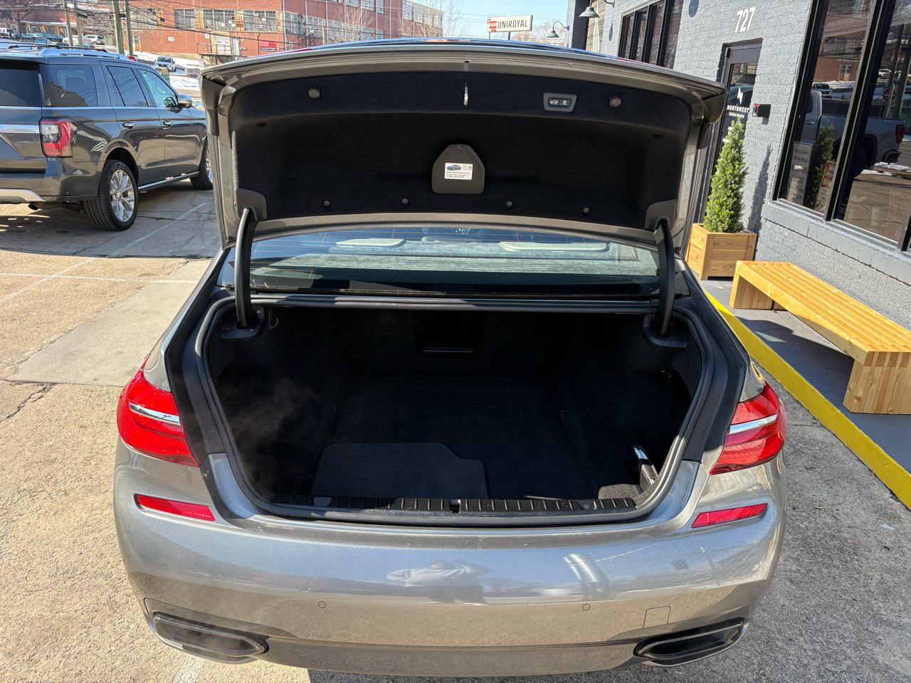 BMW 7-Series 750i 2018