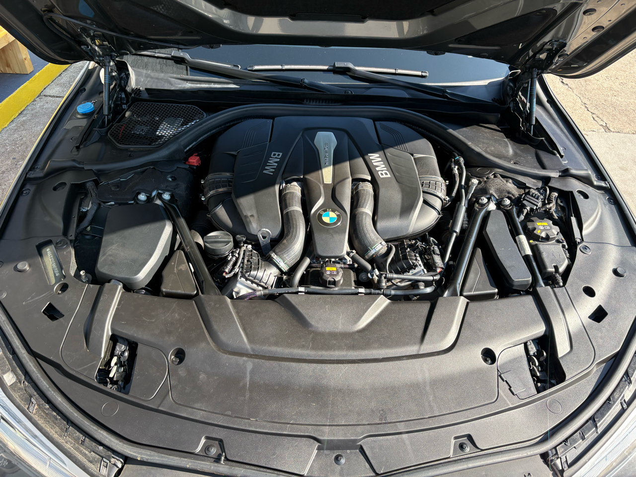 BMW 7-Series 750i 2018