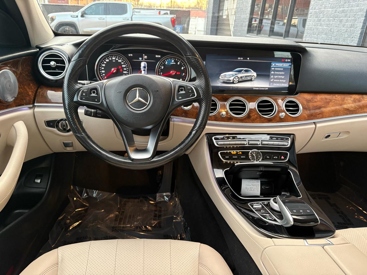Mercedes-Benz E-Class E300 Luxury 4MATIC Sedan 2017