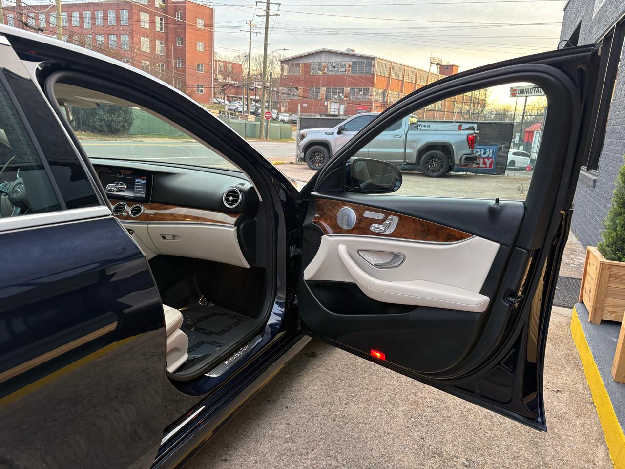 Mercedes-Benz E-Class E300 Luxury 4MATIC Sedan 2017