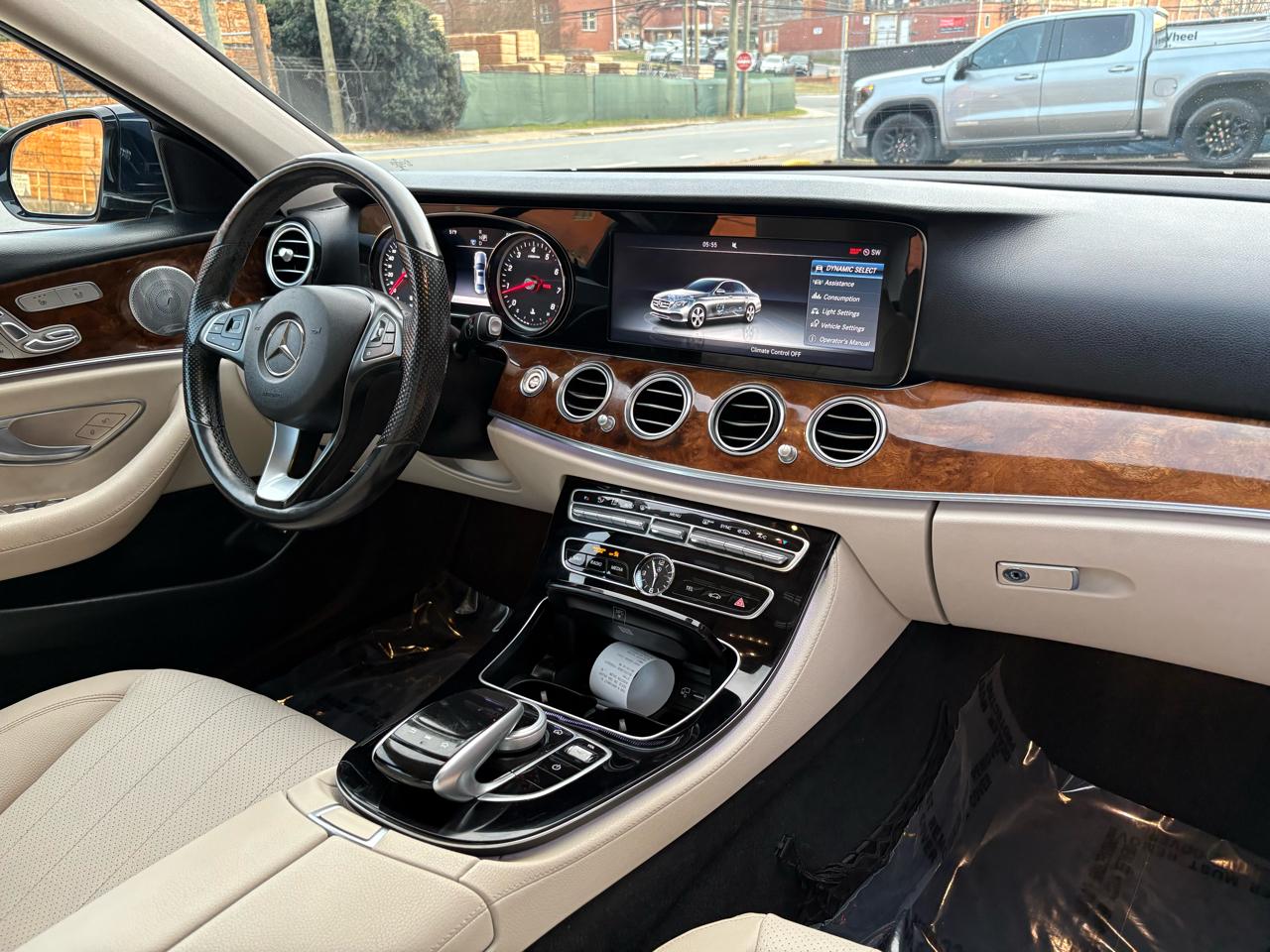 Mercedes-Benz E-Class E300 Luxury 4MATIC Sedan 2017