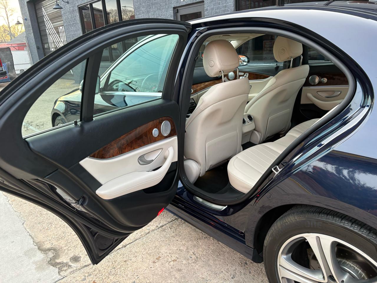 Mercedes-Benz E-Class E300 Luxury 4MATIC Sedan 2017