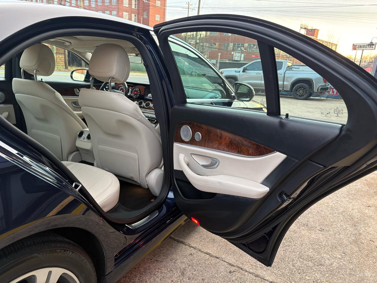 Mercedes-Benz E-Class E300 Luxury 4MATIC Sedan 2017