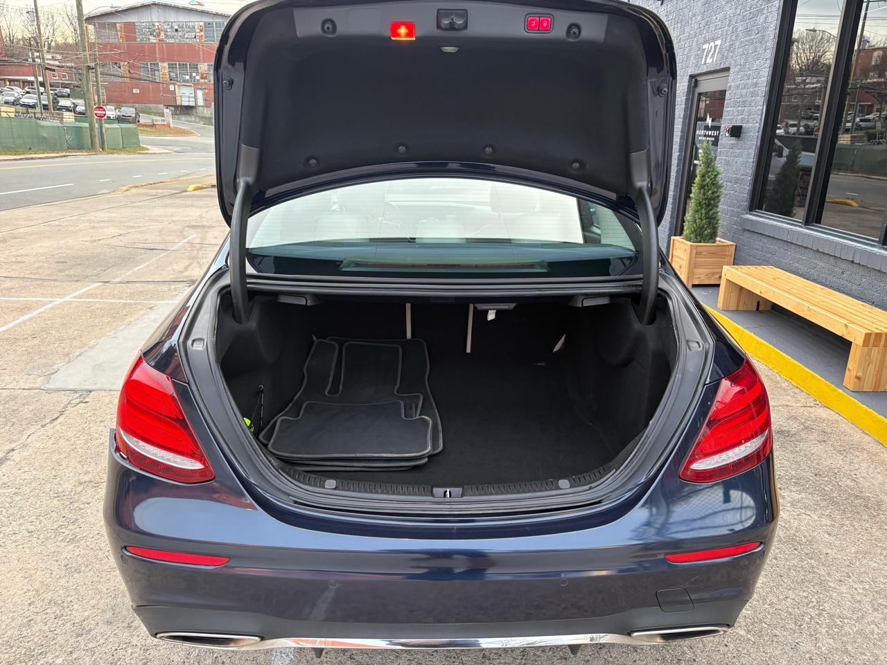 Mercedes-Benz E-Class E300 Luxury 4MATIC Sedan 2017