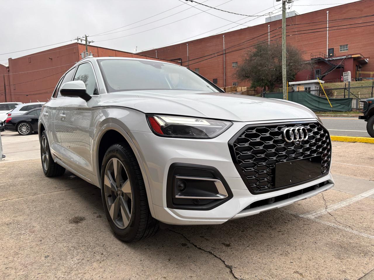 Audi Q5 2.0T Premium quattro 2024