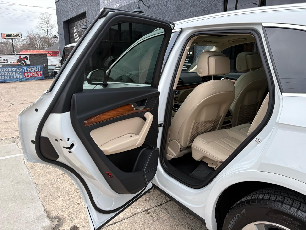 Audi Q5 2.0T Premium quattro 2024