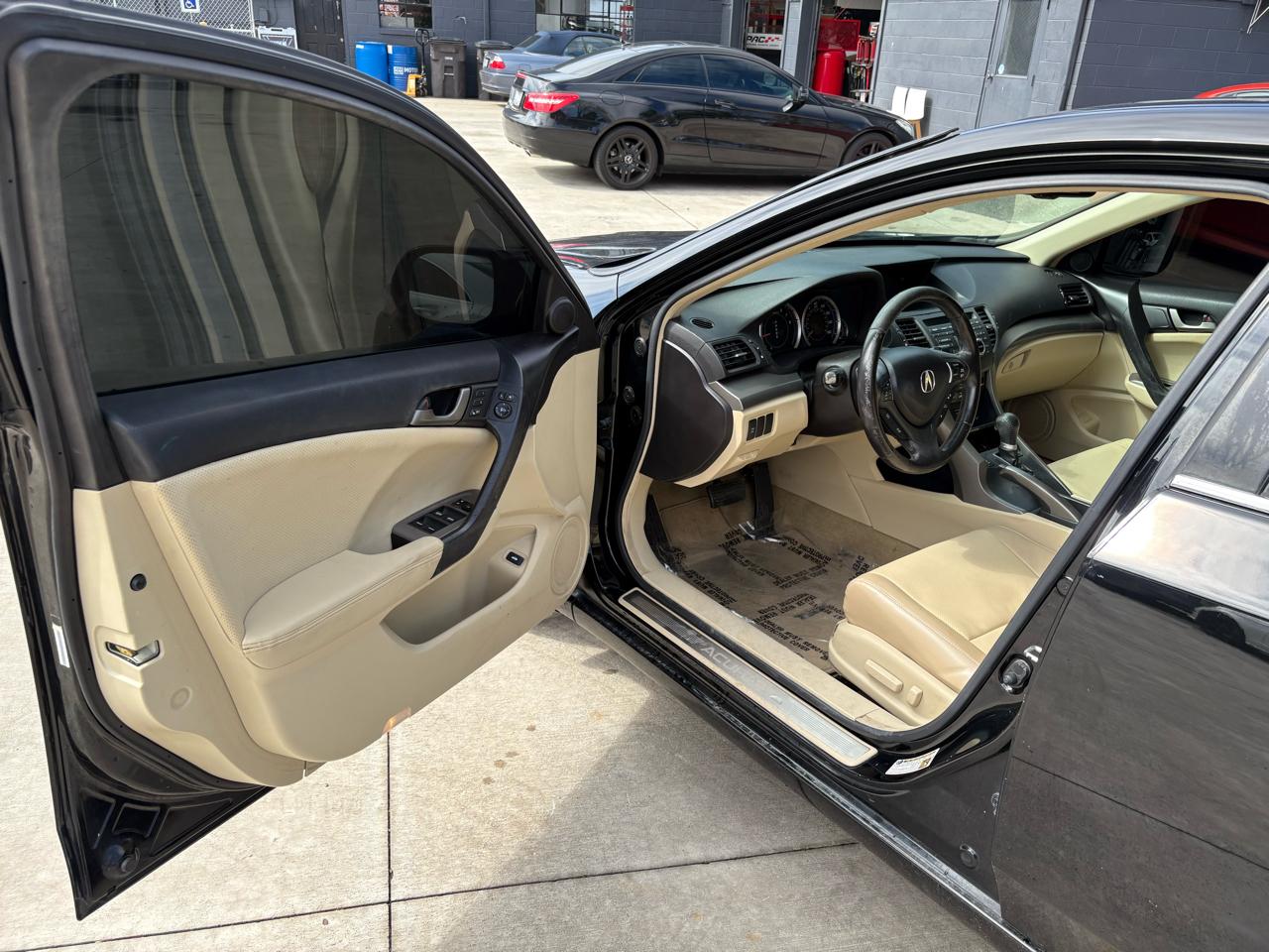 Acura TSX V6 5-Speed AT with Tech Package 2010