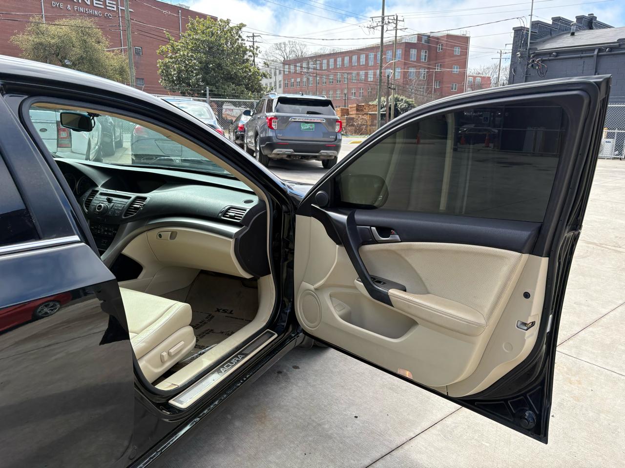 Acura TSX V6 5-Speed AT with Tech Package 2010