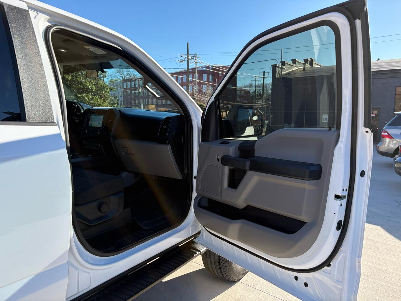 Ford F-150 4WD SuperCab 145" XL 2017