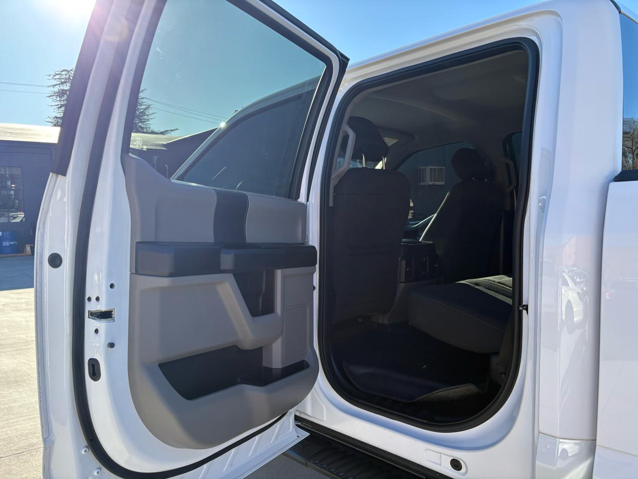 Ford F-150 4WD SuperCab 145" XL 2017