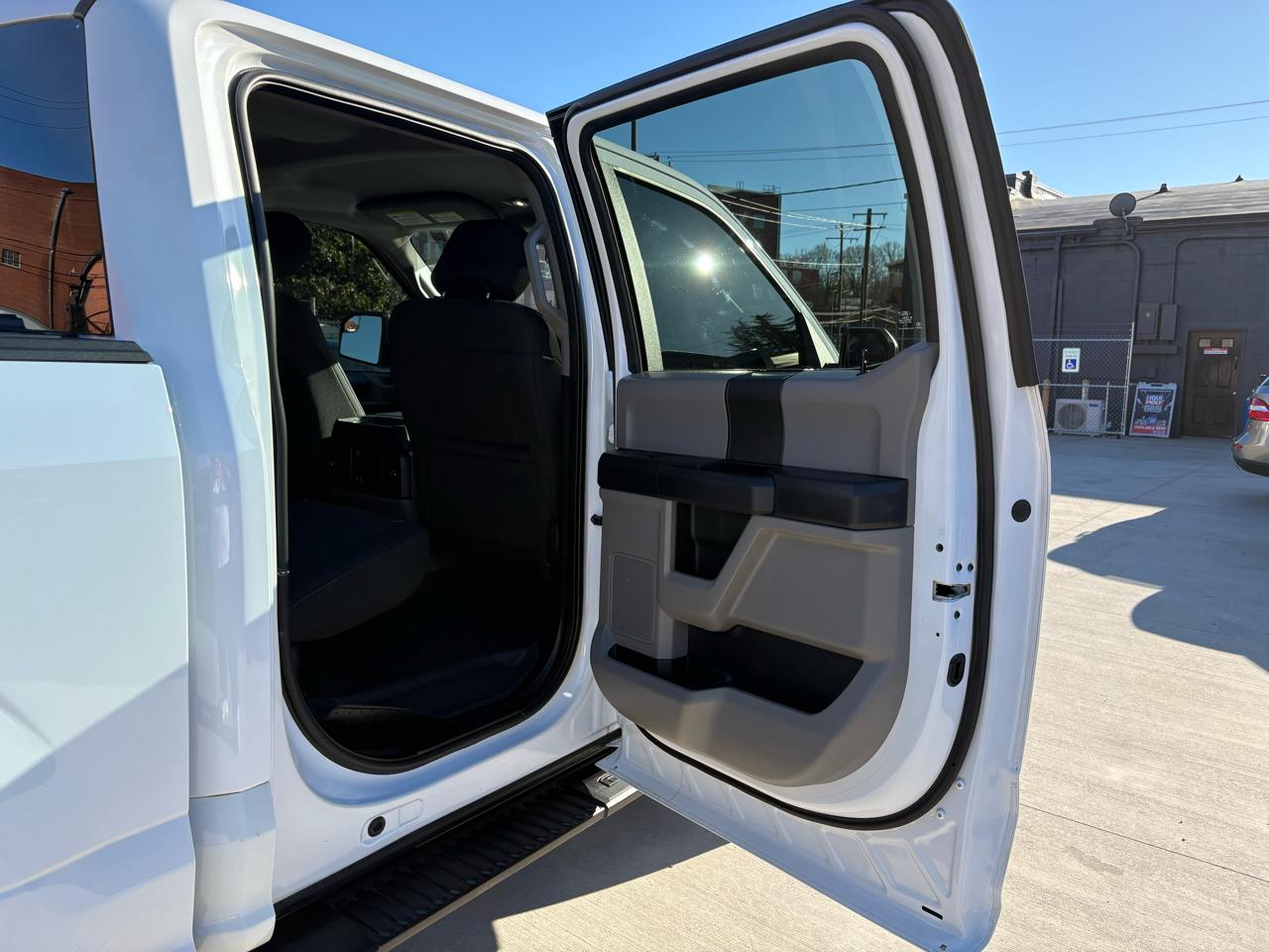 Ford F-150 4WD SuperCab 145" XL 2017