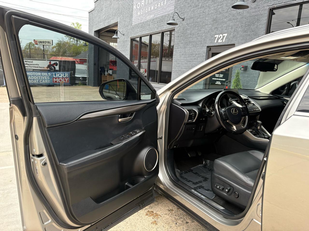 Lexus NX 200t FWD 2017