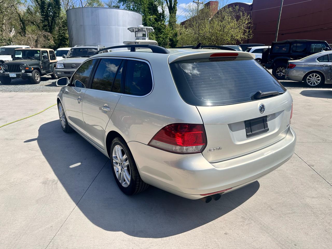 Volkswagen Jetta SportWagen 2.0L TDI 2012