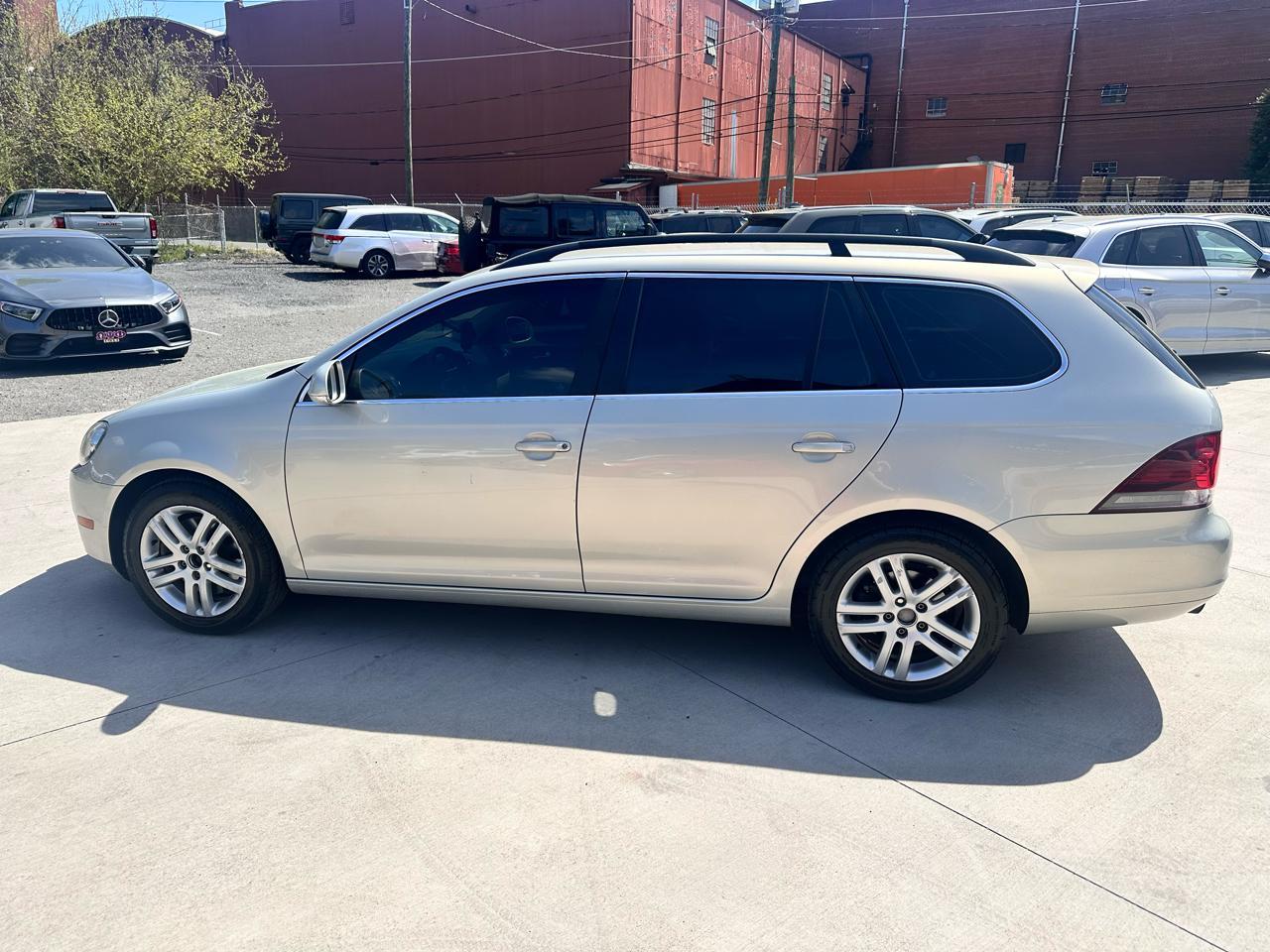 Volkswagen Jetta SportWagen 2.0L TDI 2012