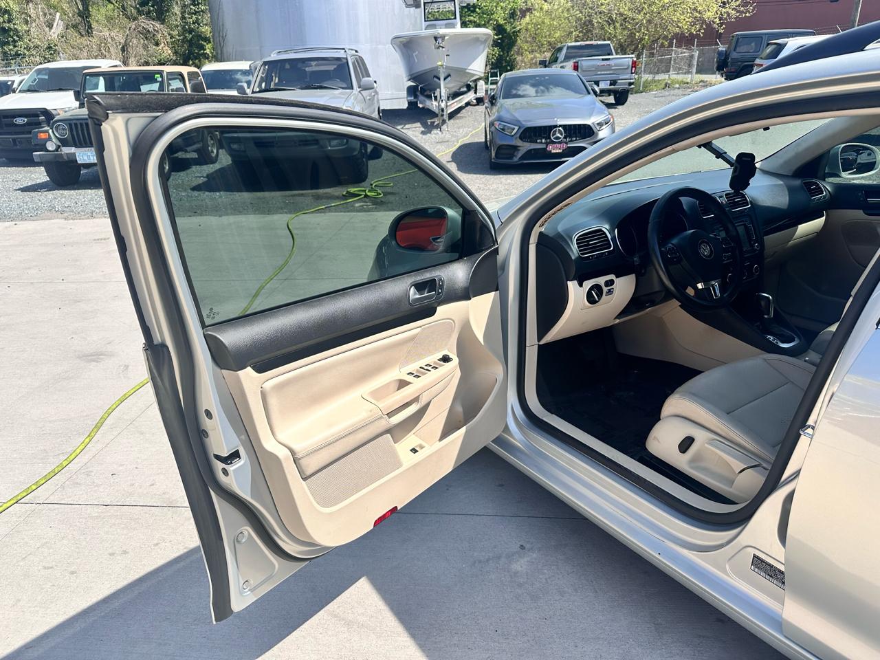 Volkswagen Jetta SportWagen 2.0L TDI 2012