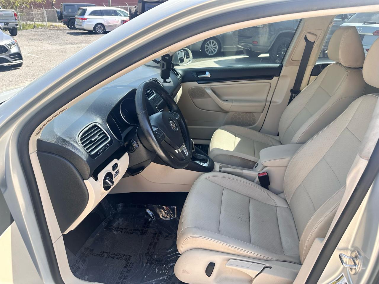 Volkswagen Jetta SportWagen 2.0L TDI 2012