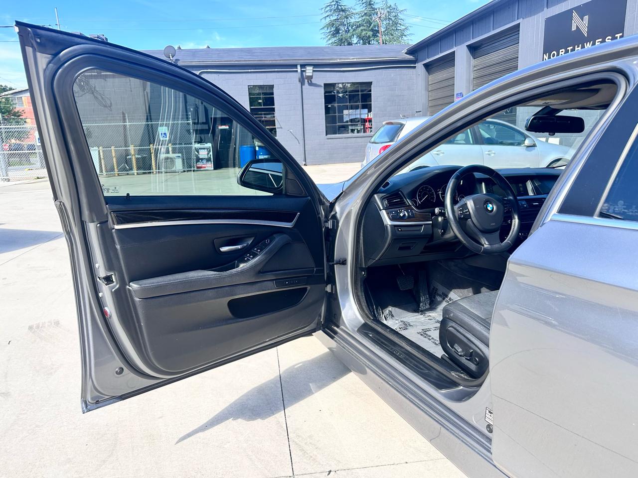 BMW 5-Series 528i 2015