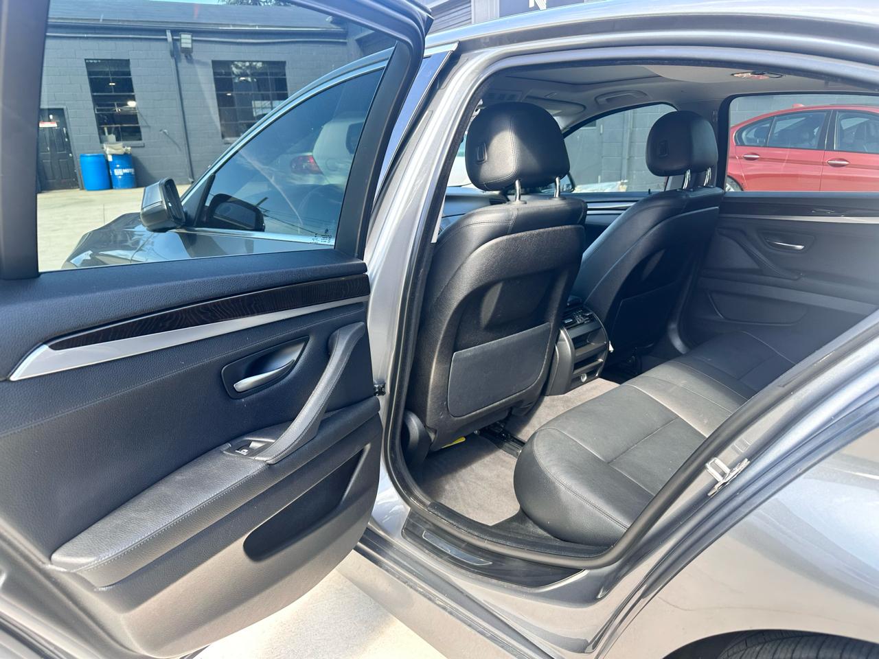 BMW 5-Series 528i 2015